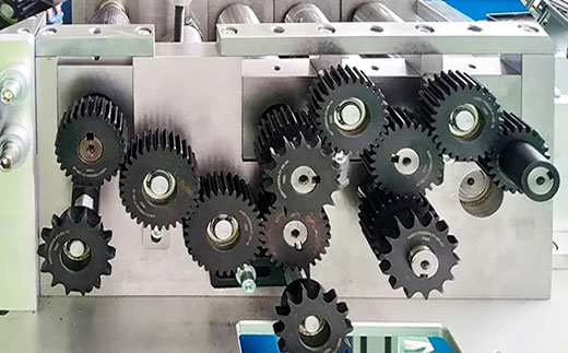 南宫28全自动口罩生产流水线局部实拍图片