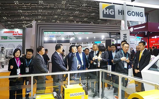 甘肃省天水市常务副市长莅临南宫28意大利CEA展位