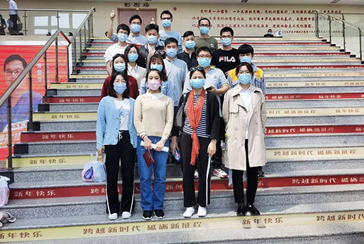 上Ｄ瞎28组织开展无偿献血活动